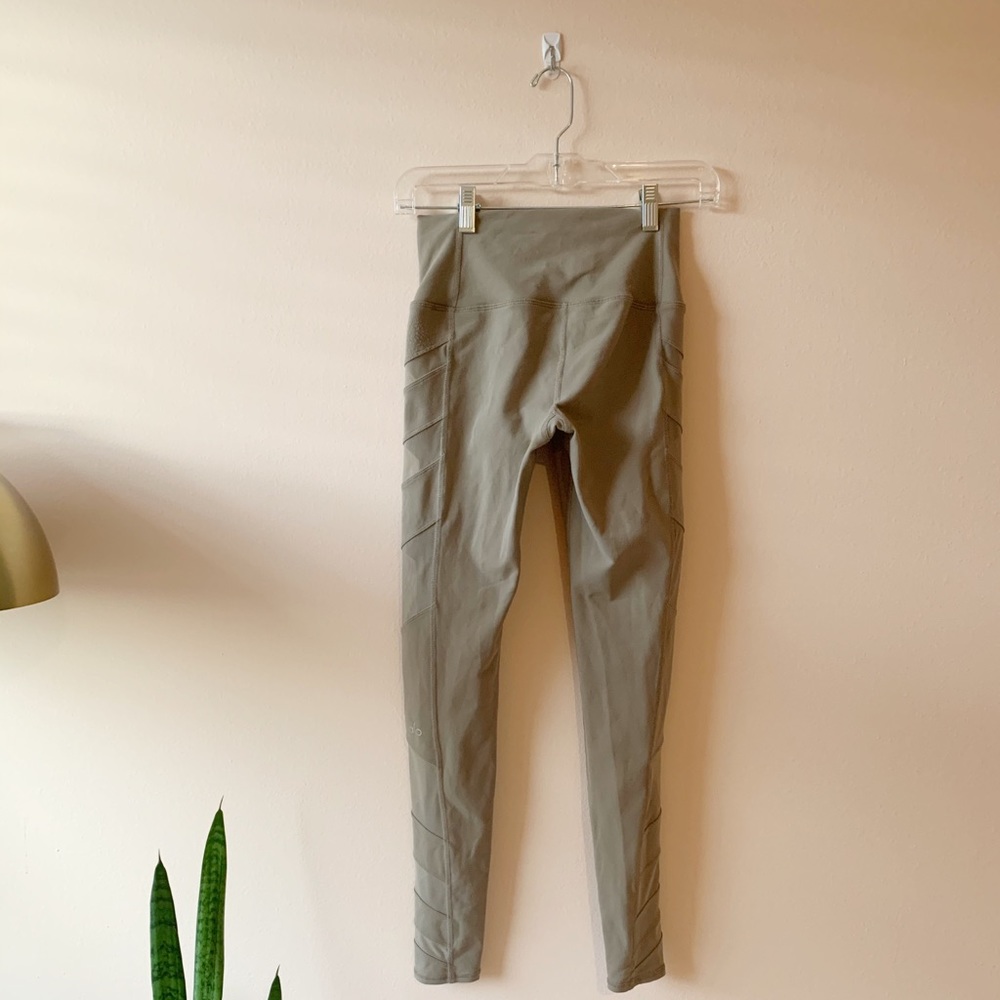 Alo Yoga mid rise beige mesh legging 7/8 - Picture 4 of 8